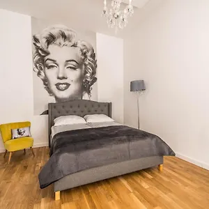 Marilyn W Kamienicy Wicherkiewiczow Poznań